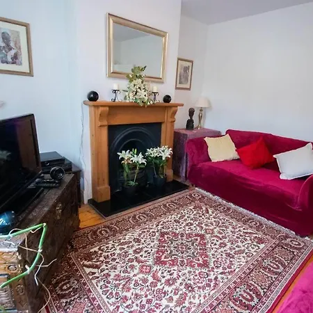 Lovely 2 Bed House With Garden And Parking Apartamento *