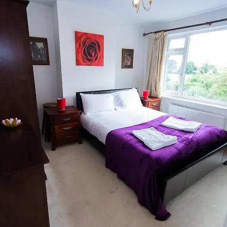 公寓 Lovely 2 Bed House With Garden And Parking